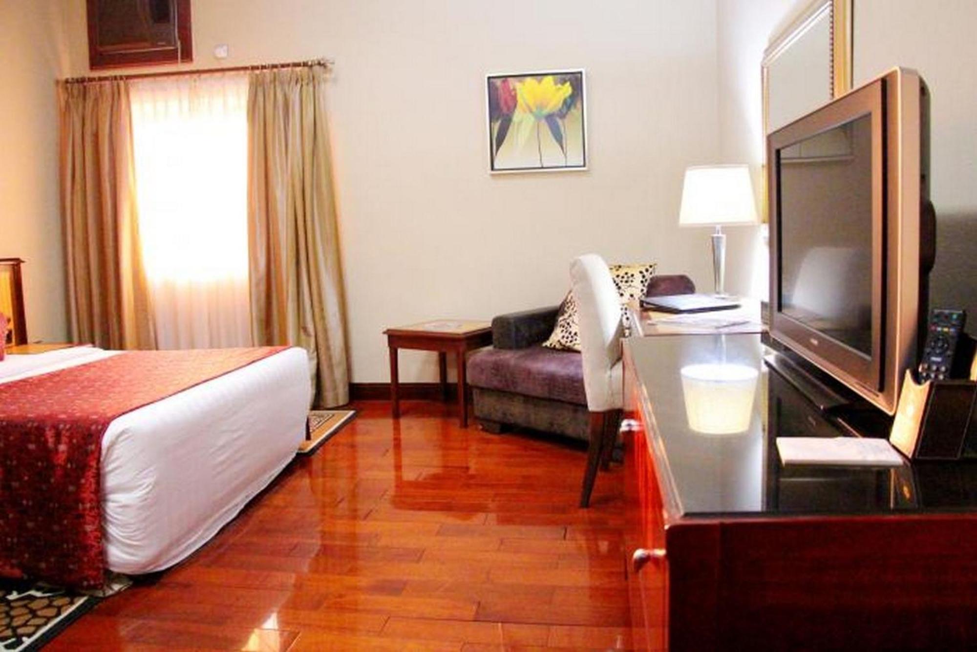 Room In Lodge - The Chelsea Hotel Abuja Exterior photo