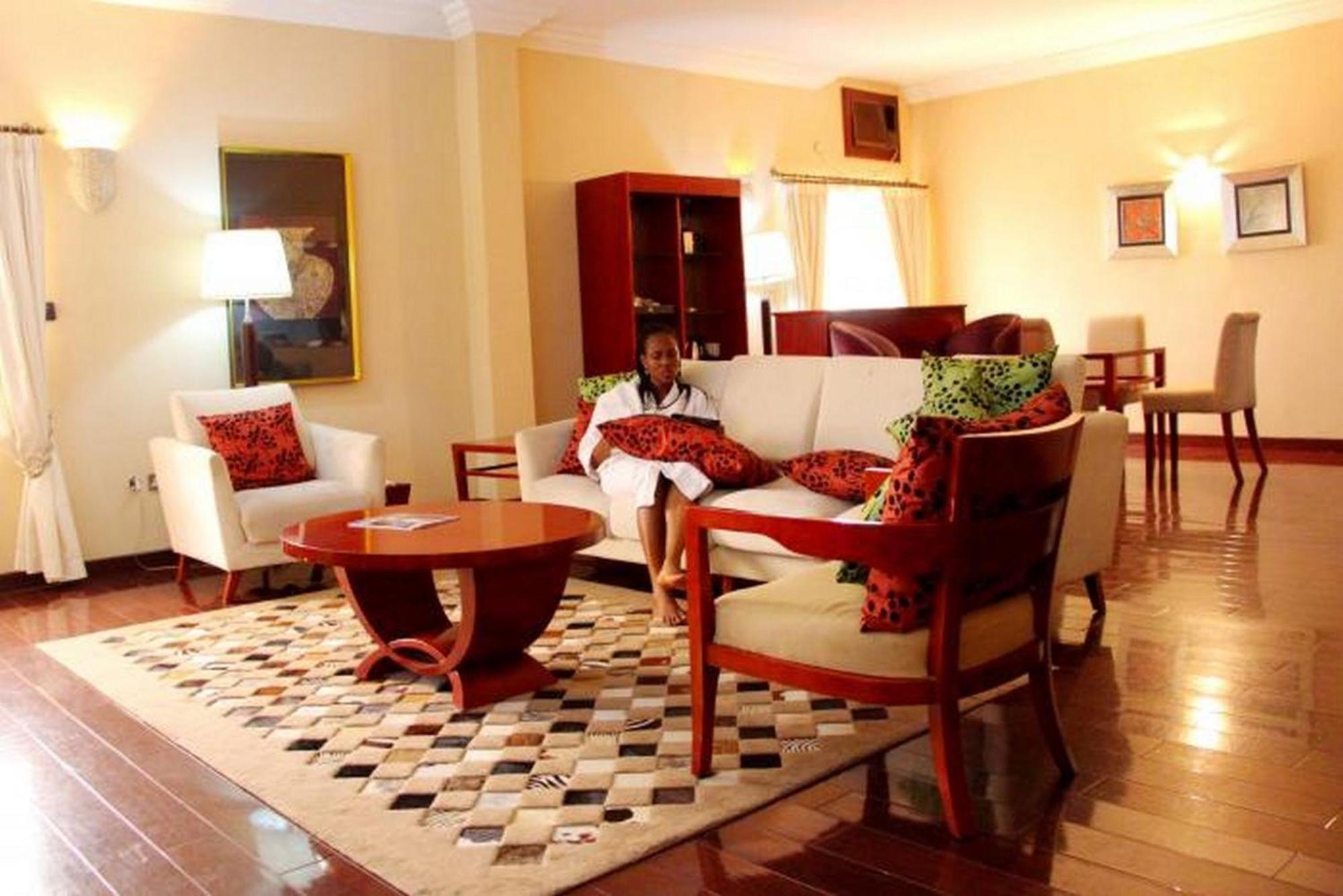 Room In Lodge - The Chelsea Hotel Abuja Exterior photo